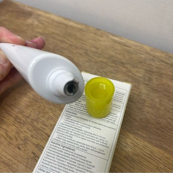 Supergoop! Unseen Sunscreen SPF 40 Weightless Clean Vegan Oil Free Sealed 1.7 Oz - Picture 9 of 9